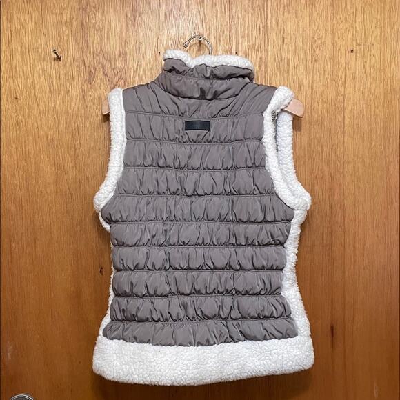 Calvin Klein Puffer Vest with Sherpa Lining. L - Picture 3 of 4